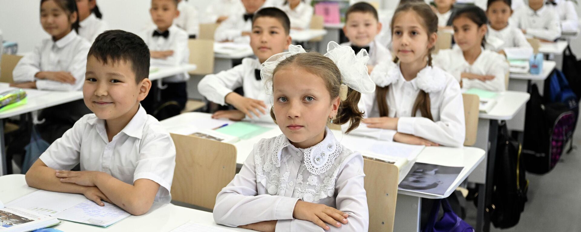 Оштогу мектеп окуучулары. Архивное фото - Sputnik Кыргызстан, 1920, 26.12.2025