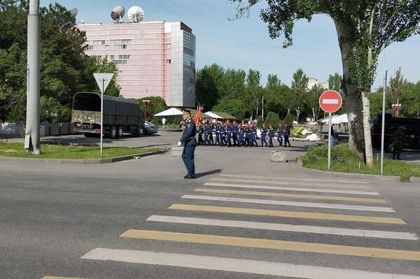 По информации пресс-службы Министерства обороны КР, параллельно проводится репетиция торжественного марша войск Бишкекского гарнизона - Sputnik Кыргызстан