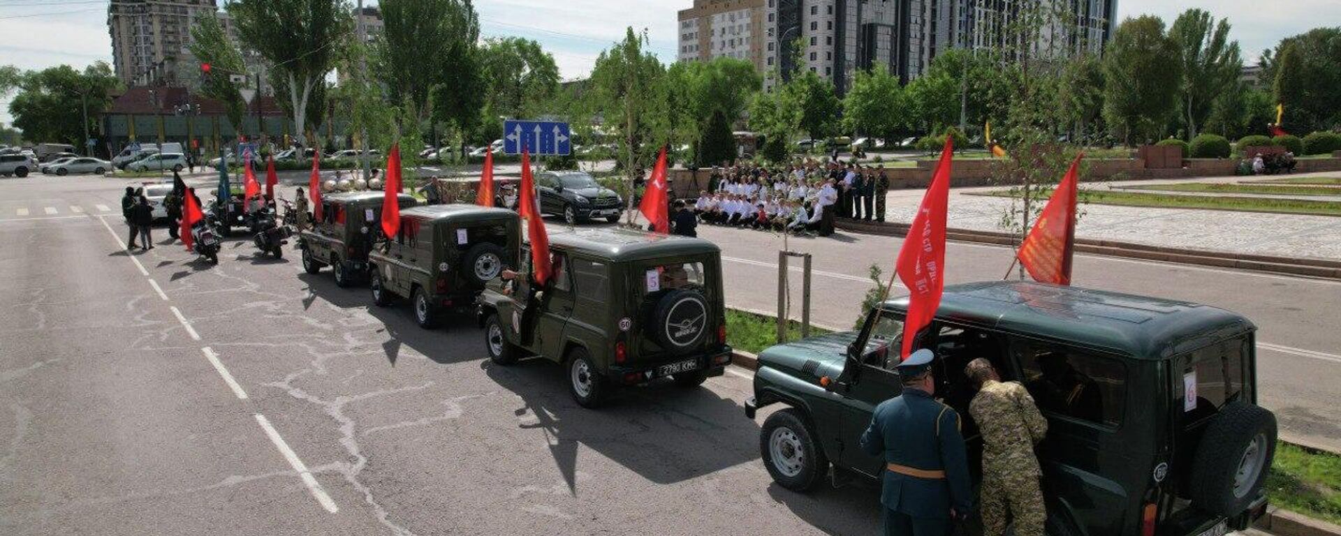 В Бишкеке прошел автопробег, посвященный Дню Победы. Видео - Sputnik Кыргызстан, 1920, 07.05.2024