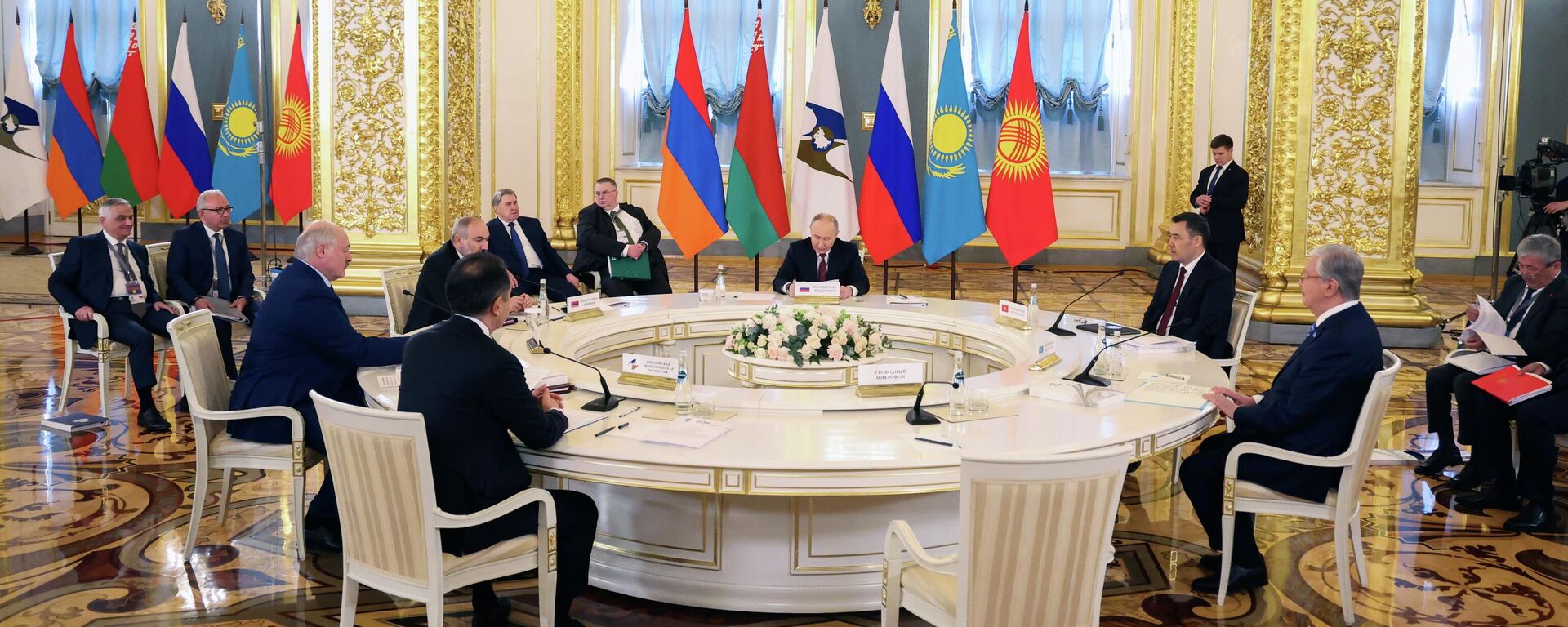 Президенты стран участниц ЕАЭС приняли участие в юбилейном саммите ЕАЭС в Москве - Sputnik Кыргызстан, 1920, 08.05.2024