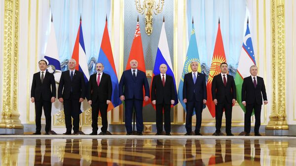 Лидеры стран ЕАЭС приняли участие в юбилейном саммите ЕАЭС в Москве - Sputnik Кыргызстан