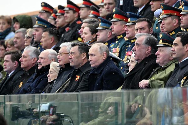 Кроме президента России Владимира Путина, в мероприятии принимают участие 9 зарубежных лидеров, включая Садыра Жапарова - Sputnik Кыргызстан