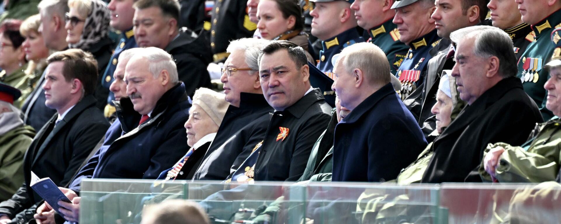 Президент КР принял участие в параде Победы в Москве - Sputnik Кыргызстан, 1920, 09.05.2024