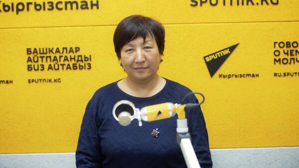 Завотделом социально-правовой защиты трудящихся Федерации профсоюзов КР Гульмира Касымалиева - Sputnik Кыргызстан