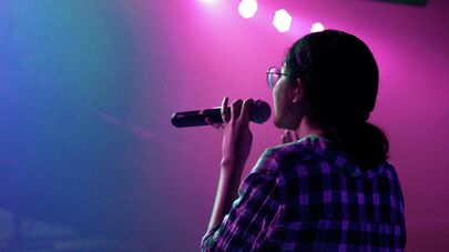 Выступление на сцене 