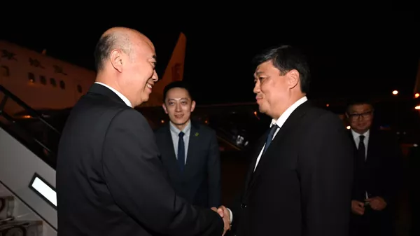 Прибытие в КР вице-премьера Госсовета Китая Лю Гочжуна - Sputnik Кыргызстан