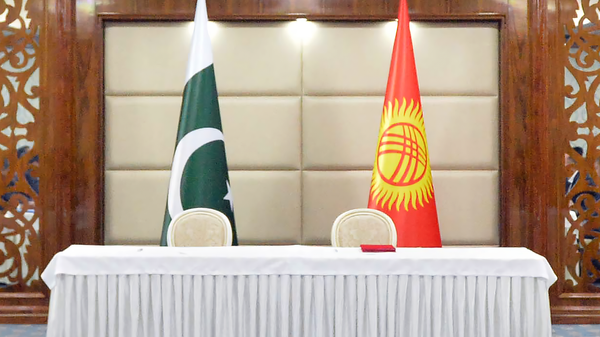 Флаги Кыргызстана и Пакистана. Архивное фото - Sputnik Кыргызстан