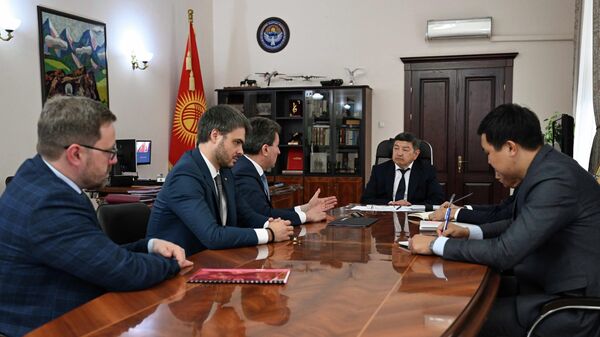 Встреча главы кабмина Акылбека Жапарова с вице-президентом Сколтеха Алексеем Ситниковым - Sputnik Кыргызстан