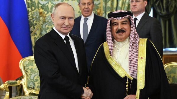 Президент Владимир Путин встретился с королем Бахрейна Хамадом Бен Исой Аль Халифой - Sputnik Кыргызстан