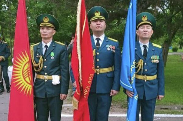 Председатель совета ветеранов ПС Чолпонбек Буржуев отметил необходимость помнить, что пролитая кровь пограничников — это высокая цена за мир на земле - Sputnik Кыргызстан