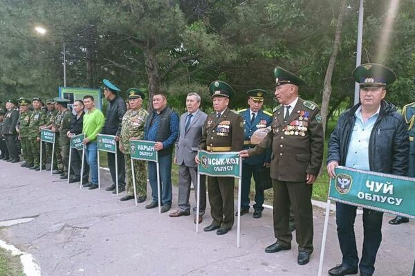 Боевой расчет — это традиционный ритуал заступления пограничников на охрану государственной границы - Sputnik Кыргызстан