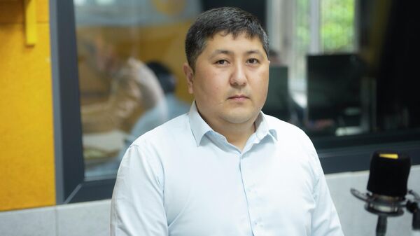 Мамлекеттик ипотекалык компаниянын стратегиялык өнүктүрүү жана долбоорлорду өнүктүрүү бөлүмүнүн башчысы Таалай Оморов  - Sputnik Кыргызстан