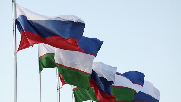 Флаги России и Узбекистана - Sputnik Кыргызстан