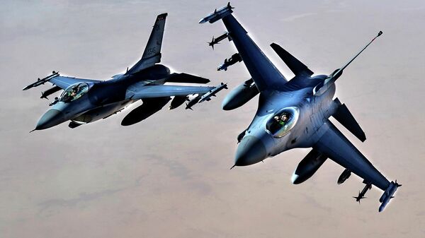 АКШнын аба күчтөрүнүн F-16 согуштук учактары. Архив - Sputnik Кыргызстан