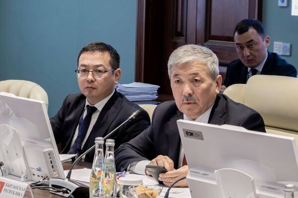 Первый зампредседателя кабмина Кыргызстана Адылбек Касымалиев в рамках рабочей поездки в Москву принял участие в очередном заседании ЕЭК - Sputnik Кыргызстан