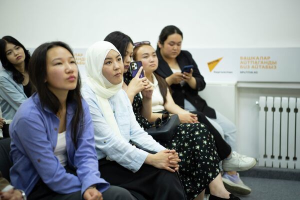 Студентки Кыргызского национального университета - Sputnik Кыргызстан