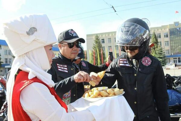 Крупнейшим в мире мотоклуб Harley-Davidson посетил Нарын - Sputnik Кыргызстан