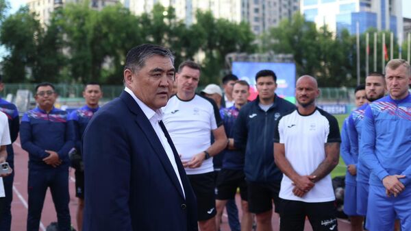 Встреча Главы КФС Камчыбека Ташиева с членами национальной сборной по футболу в Бишкеке 
 - Sputnik Кыргызстан
