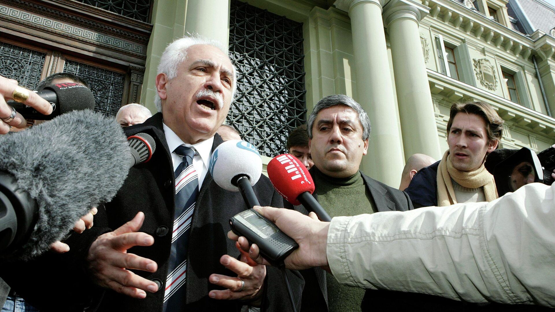 Председатель турецкой партии Vatan (Родина) Догу Перинчек - Sputnik Кыргызстан, 1920, 06.06.2024