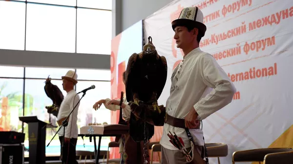 Ысык-Көлдө 2024-жылдын негизги туристтик иш-чарасы өтүүдө. Видео - Sputnik Кыргызстан