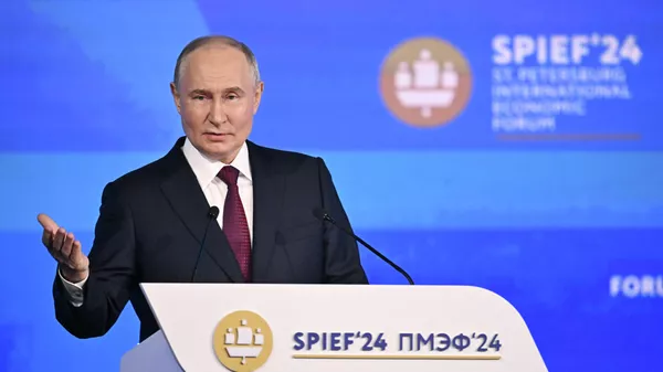 Президент РФ Владимир Путин на пленарном заседании в рамках ПМЭФ - Sputnik Кыргызстан