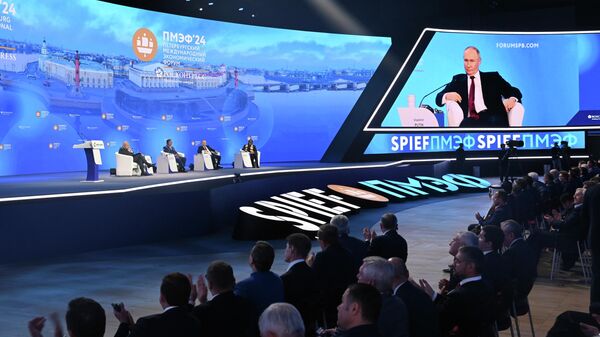 Пленарное заседание на ПМЭФ-2024 - Sputnik Кыргызстан