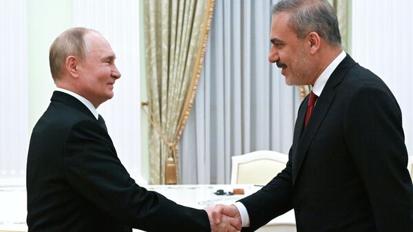 Президент Владимир Путин встретился с главой МИД Турции Хаканом Фиданом - Sputnik Кыргызстан