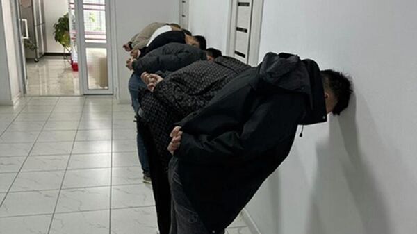 В Караколе задержали 13 китайцев по подозрению в киберпреступлениях - Sputnik Кыргызстан
