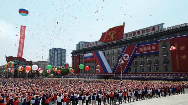 Церемония официальной встречи президента РФ Владимира Путина и председателя КНДР Ким Чен Ына на площади Ким Ир Сена в Пхеньяне - Sputnik Кыргызстан
