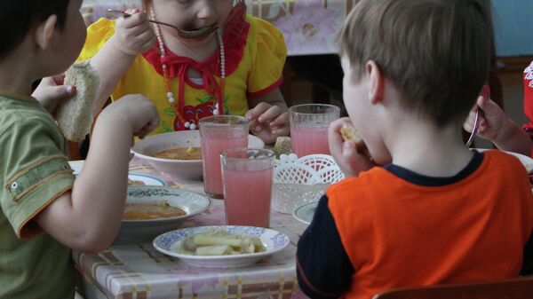 Питание в детском саду. Архивное фото  - Sputnik Кыргызстан