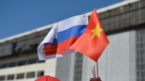 Флаги России и Вьетнама  - Sputnik Кыргызстан