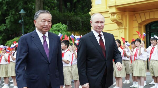 Президент РФ Владимир Путин и президент Вьетнама То Лам  - Sputnik Кыргызстан