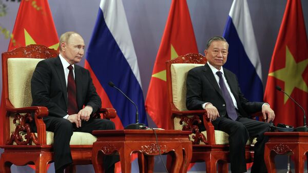 Президент РФ Владимир Путин и президент Вьетнама То Лам - Sputnik Кыргызстан