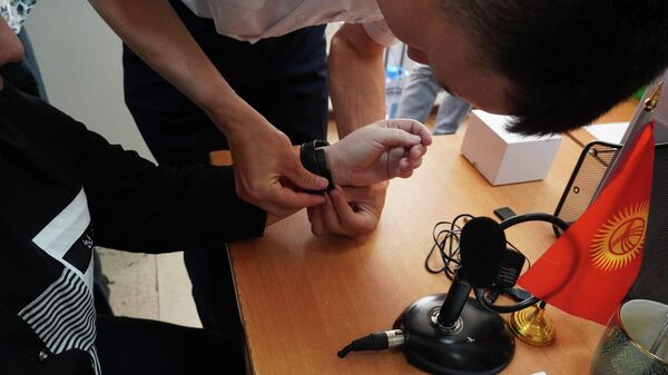 Применение электронных браслетов для наблюдения в качестве меры пресечения в Ленинском районом суде Бишкека  - Sputnik Кыргызстан