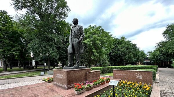 Открытие памятника Суймонкулу Чокморову в центре Бишкека - Sputnik Кыргызстан