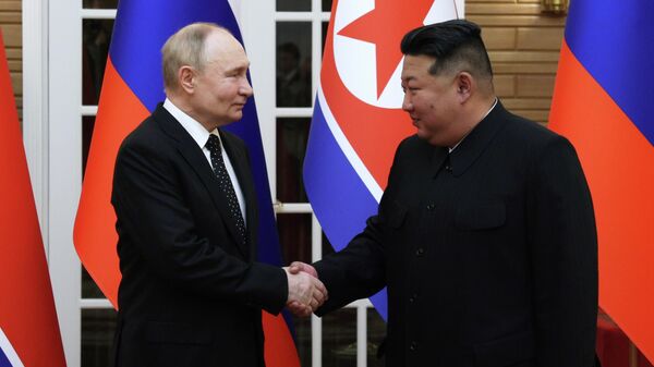 Россия президенти Владимир Путин жана Түндүк Корея лидери Ким Чен Ын - Sputnik Кыргызстан