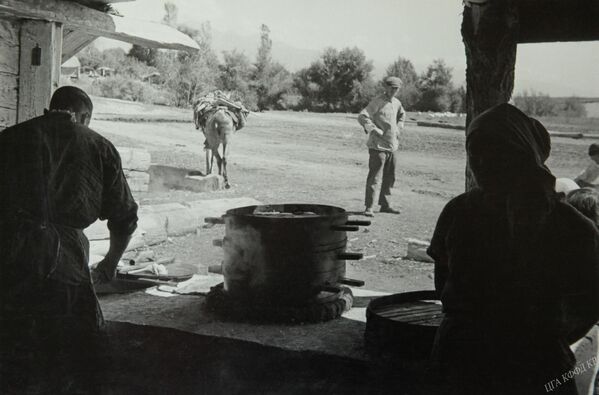 Повар во время работы (Каракол, 1932) - Sputnik Кыргызстан