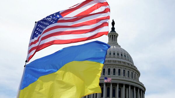 Американский и украинский флаги у Капитолия в Вашингтоне. Архивное фото - Sputnik Кыргызстан