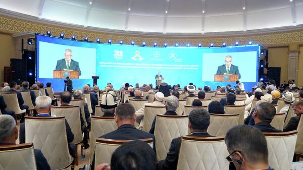 Государственный секретарь Суйунбек Касмамбетов на 10-ом собрании Ассамблеи народа Кыргызстана - Sputnik Кыргызстан