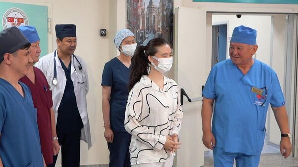 Выписка первого донора после успешной трансплантации печени в Кыргызстане - Sputnik Кыргызстан