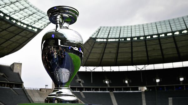 Трофей чемпионата Европы по футболу Евро-2024. Архивное фото - Sputnik Кыргызстан