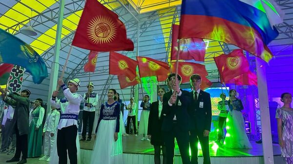 Чолпон-Атада Шериктештик балдары форуму өтүп жатат - Sputnik Кыргызстан