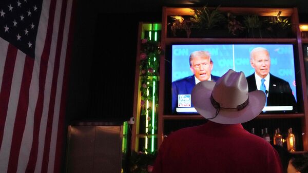 Телевизионные дебаты президента США Джо Байдена и его предшественника Дональда Трампа - Sputnik Кыргызстан