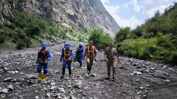 ӨКМ кызматкерлери Абшыр-Ата айылында - Sputnik Кыргызстан