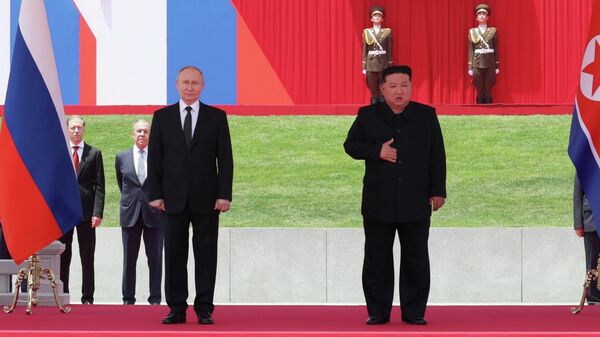 Президент РФ Владимир Путин и председатель государственных дел Корейской Народно-Демократической Республики Ким Чен Ын - Sputnik Кыргызстан
