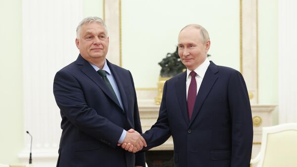 Россия лидери Владимир Путин жана Венгриянын премьер-министри Виктор Орбан - Sputnik Кыргызстан