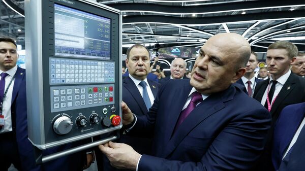 Премьер-министр Михаил Мишустин посетил XIV международную промышленную выставку Иннопром-2024 - Sputnik Кыргызстан