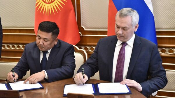 Заключение соглашения о сотрудничестве и установлении побратимских связей между городами Бердском и Кызыл-Кией - Sputnik Кыргызстан