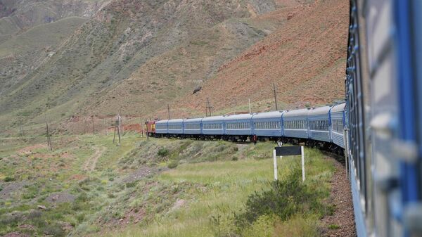 Бишкек — Балыкчы темир жол каттамы. Архив - Sputnik Кыргызстан