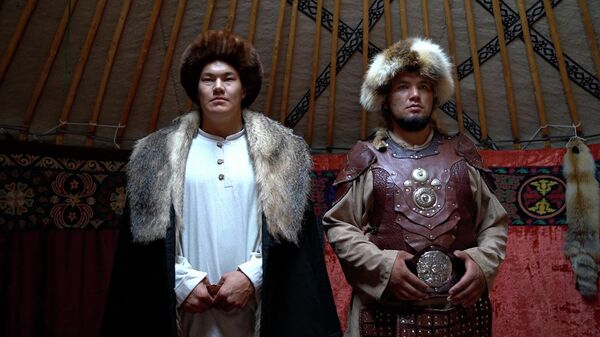 Кыргызстандагы бою узун кыздар менен балдардын видео маеги - Sputnik Кыргызстан
